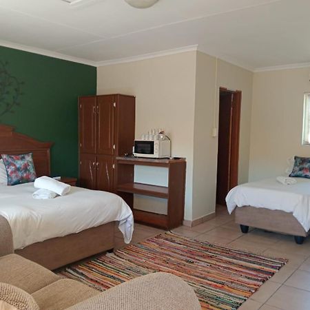 Villa De La Rosa Klerksdorp Luaran gambar