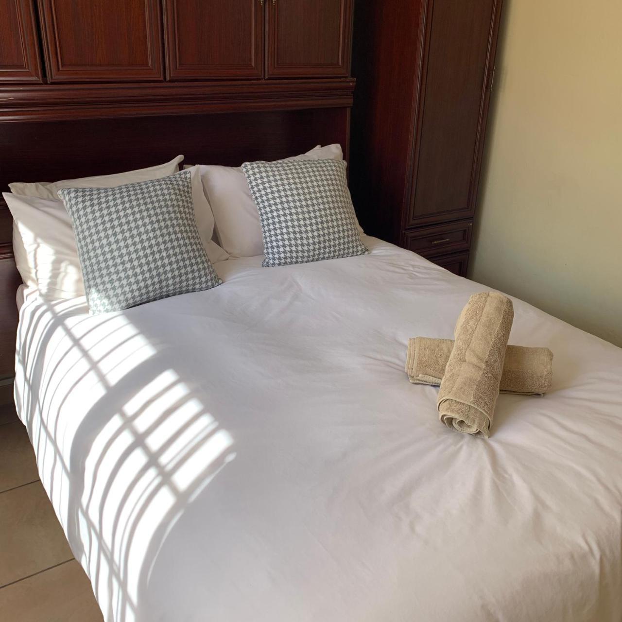 Villa De La Rosa Klerksdorp Luaran gambar